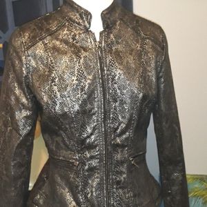 NEW White H Black M. SIZE 6